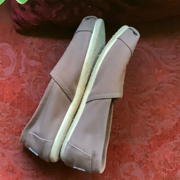 Tom’s slip on shoes in cocoa size 7.5W - Picture 5 of 6
